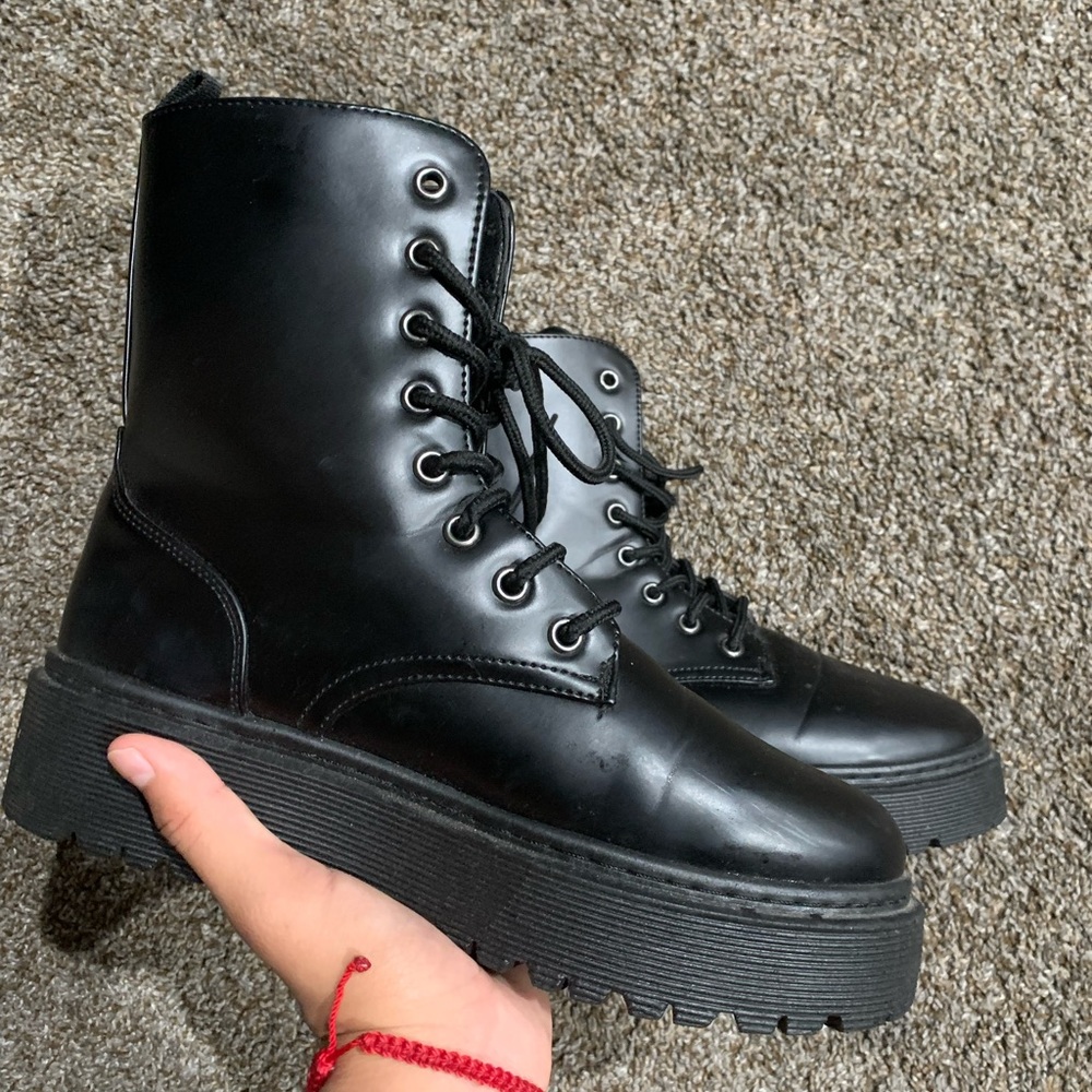 Seven dials boots size 7m/8.5w